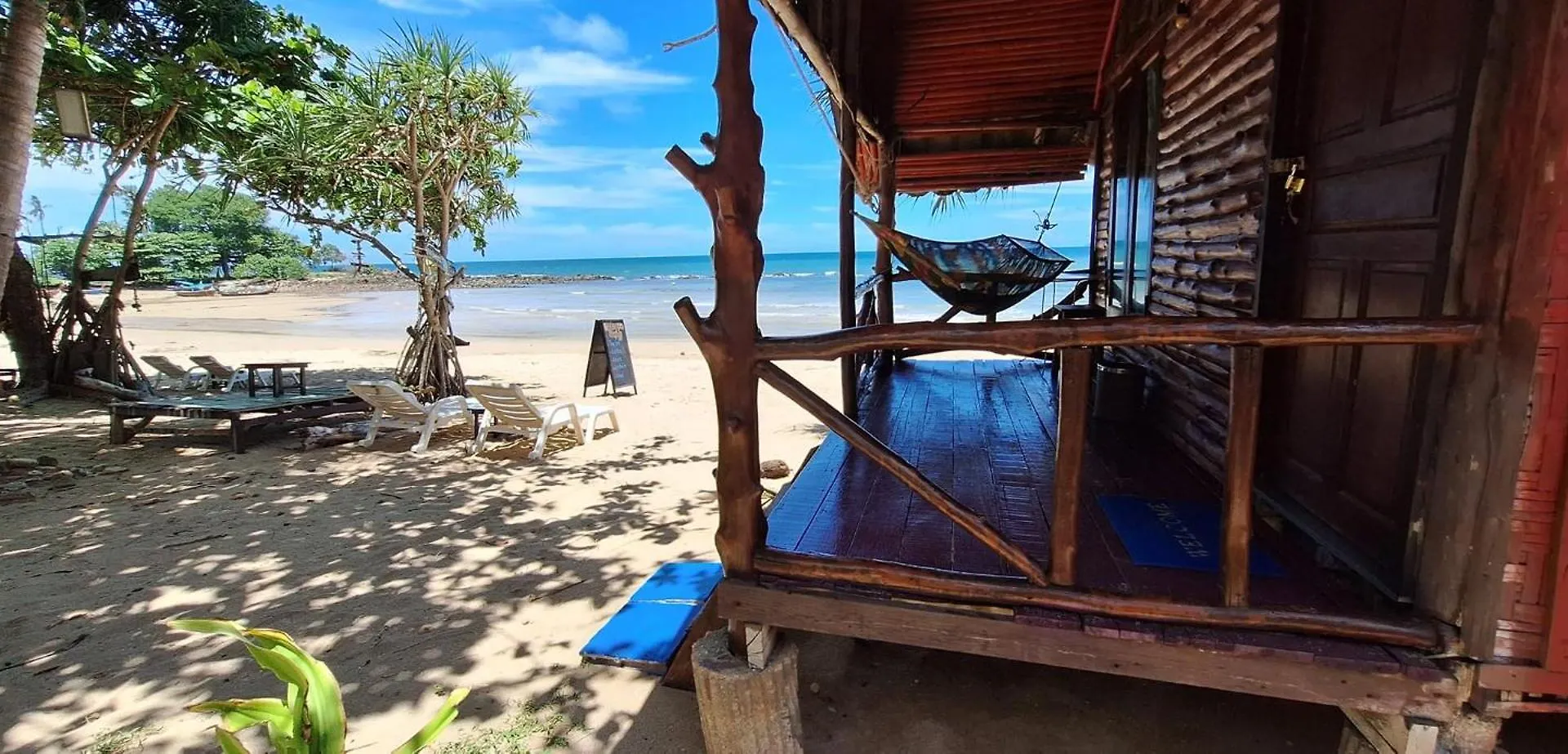 Breizh Cape Beach Bungalows Ko Lanta Thailand